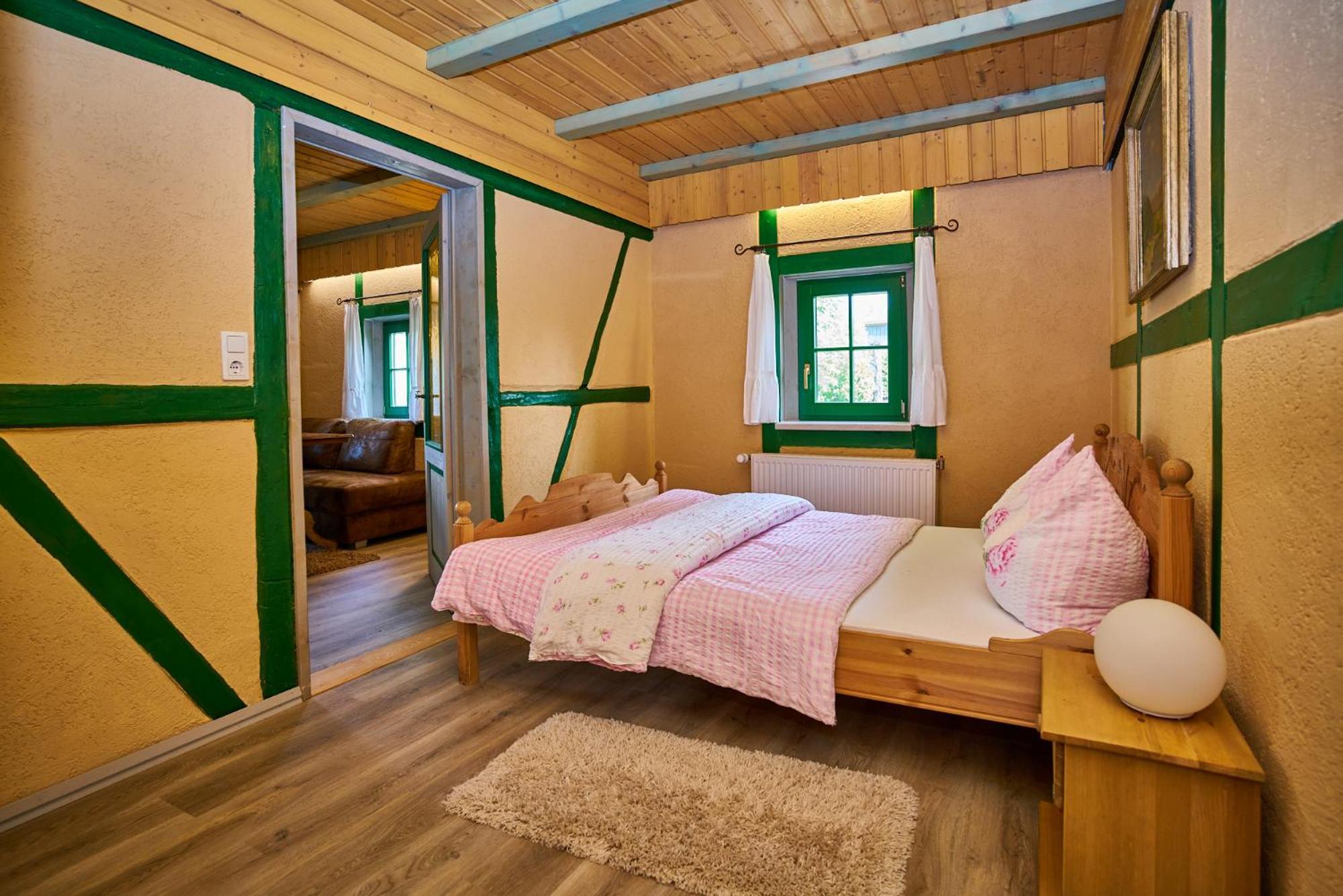 Hotel Olbernhau Mit Sauna - Kleines Landhotel Zur Ofenschenke المظهر الخارجي الصورة